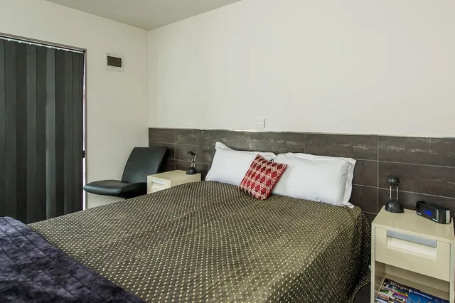 Compact, Studio, Double Bed، 151 On London Motel 3/4