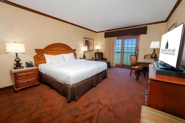 غرفة بإطلالة على البحيرة، Chateau On the Lake Resort Spa And Convention Centre 1/2