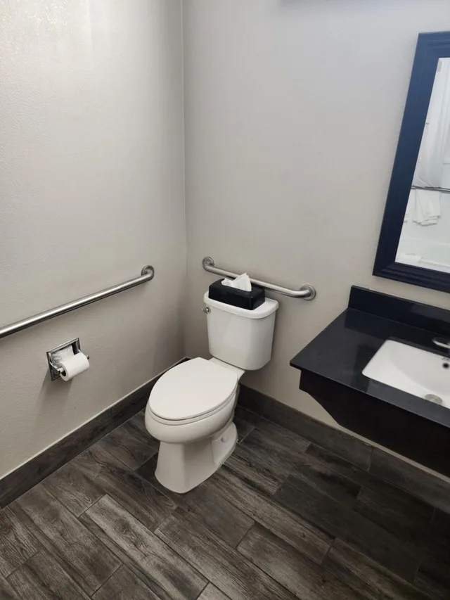غرفة بسرير كينج بحوض استحمام لذوي الإعاقة، Days Inn & Suites by Wyndham Tucson/Marana 6/7