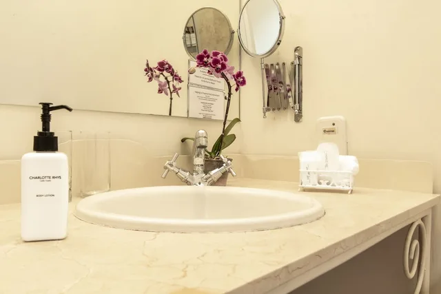 غرفة قياسية بسريرين كينج بغرفة نوم واحدة في الطابق الأرضي، Auberge Burgundy Guest House Hermanus 3/4