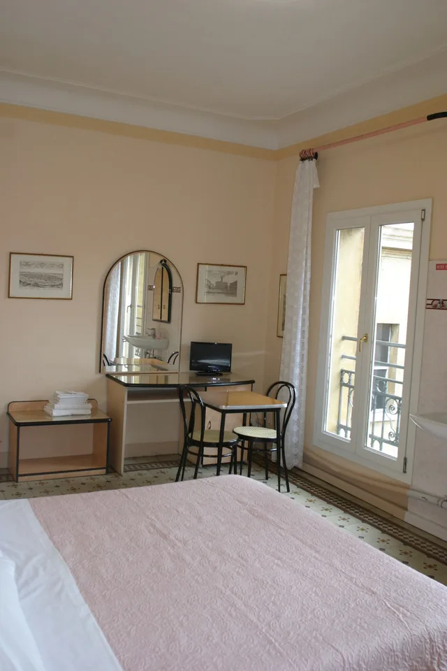 1 Bedroom, Family, 3 Beds, City View, Private Bathroom, Albergo Panorama 4/5