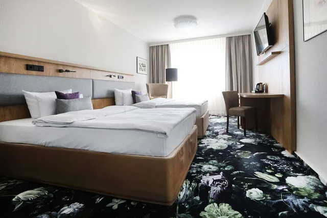 غرفة كومفورت بسريرين منفصلين بشرفة، Best Western Hotel Windorf 2/7