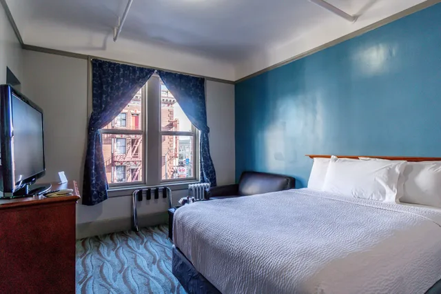 غرفة ديلوكس بسرير كوين بإطلالة على المدينة مع أريكة، Ram s Hotel 6/10