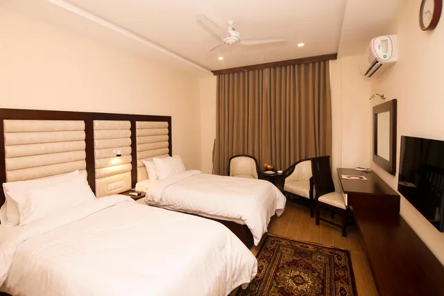 غرفة ديلوكس بسريرين منفصلين، Hotel One Club Road Rahimyar Khan 1/1