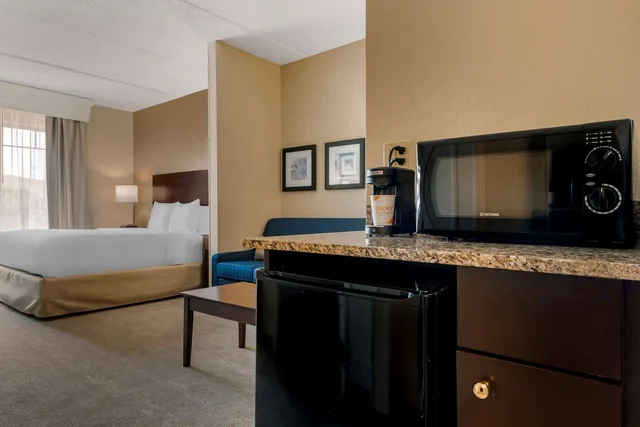 جناح بسرير كينج لذوي الإعاقة، Comfort Suites Near Universal Orlando Resort 7/7