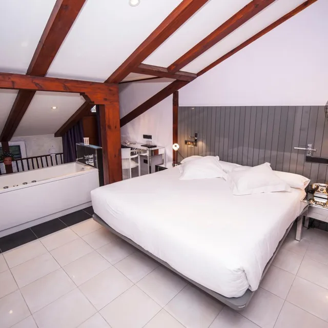 Room, King Bed, Attic، Posada Del Leon de Oro 1/10