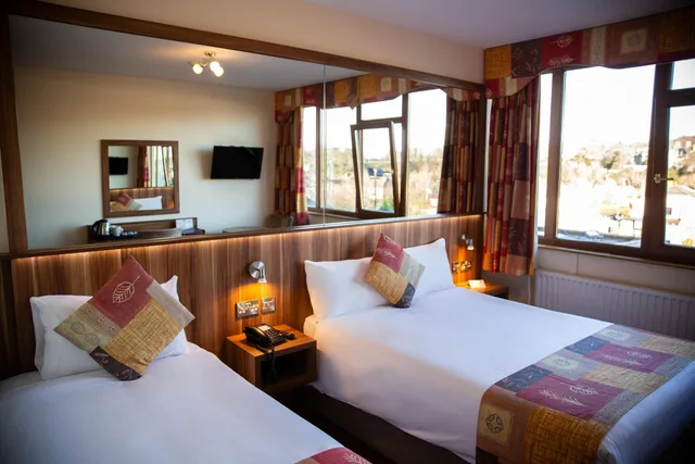 غرفة ثلاثية، West County Hotel 1/10