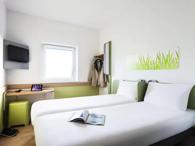 غرفة بسريرين منفصلين، Ibis Budget London Hounslow 3/10