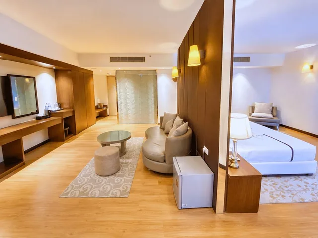 جناح رئاسي بسرير كينج مع أريكة، Top Holiday Hotel 6/10