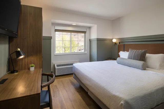 غرفة بسرير كينج، RIVER CANYON LODGE 1/2