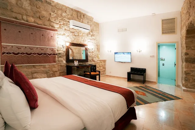 Junior Suite, King Bed, Old Village Resort Petra 5/10