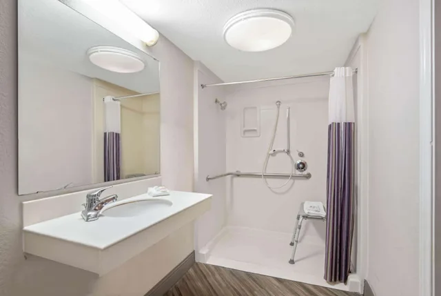 غرفة بسريرين مزدوجين لذوي الإعاقة، La Quinta Inn by Wyndham San Antonio I-35 N at Toepperwein 8/9