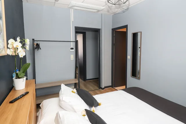 جناح عائلي بسرير كوين وسريرين منفصلين بغرفتي نوم، Citotel Le Chapon Fin 4/10