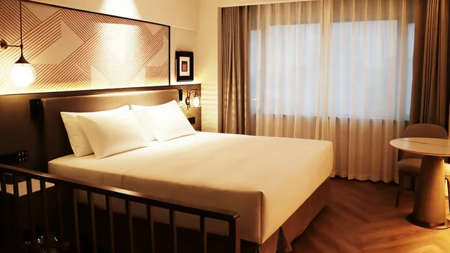 Suite, King Bed, Murphy Bed, Crowne Plaza City Center Ningbo 4/5