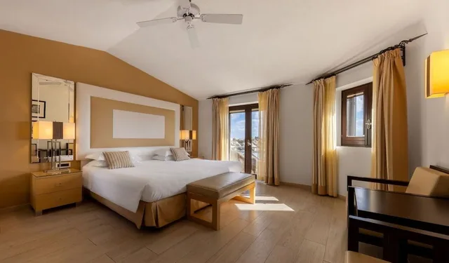 غرفة فاخرة بريفيليج بسرير كينج بإطلالة على البحر، Hotel Spa Des Pecheurs 2/6