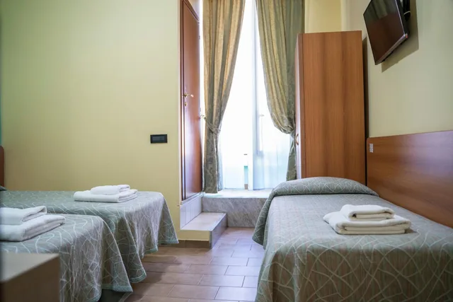 غرفة كلاسيكية ثلاثية، Hotel Ferrarese Roma 4/10