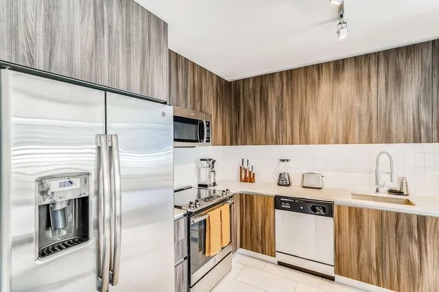 2 Bedrooms, Apartment, Den، Sentral Wynwood 10/10