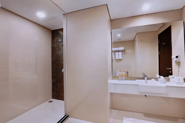 غرفة ديلوكس بريميير، Aston Imperial Bekasi Hotel & Conference Center 3/3