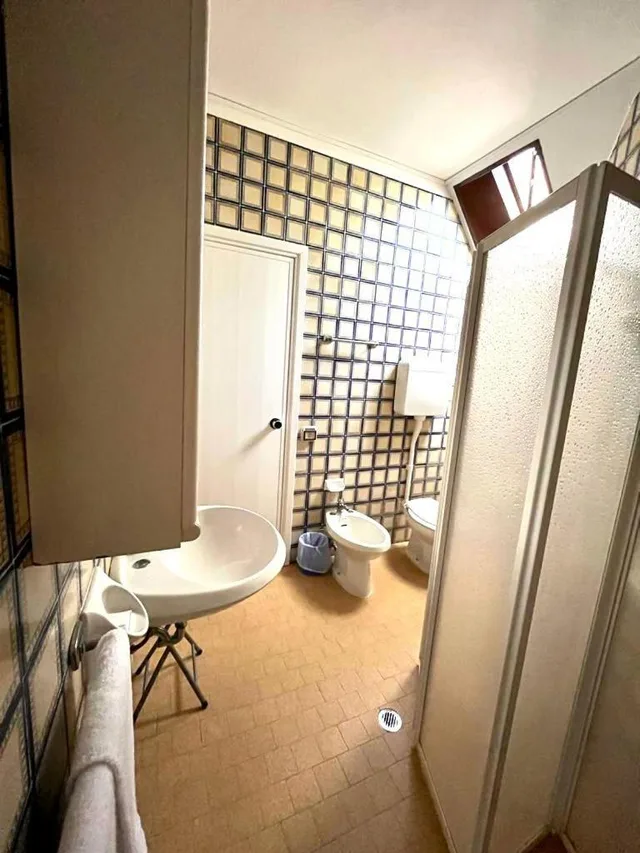 غرفة رباعية، Nazionale Hotel 9/9