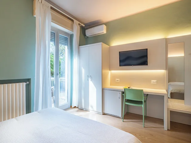 غرفة قياسية ثلاثية بسرير مزدوج وسرير فردي بشرفة، Il Nido Hotel 1/5