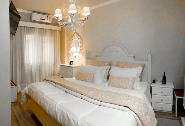 جناح، Hotel Bertoluci 1/8