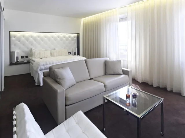 جناح بريميوم جونيور، Hotel Riverton 1/2