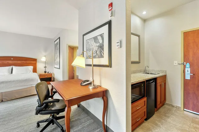 جناح استوديو بسرير كينج مع أريكة، Hampton Inn and Suites Mystic 2/3