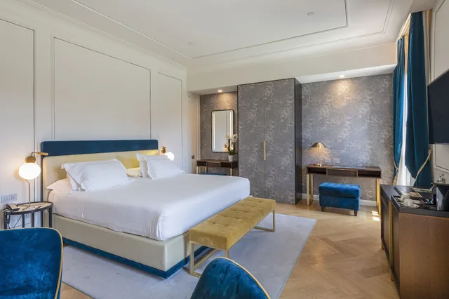 Grand, Canal, Junior Suite, King Bed, Sofa، H10 Palazzo Canova 1/4