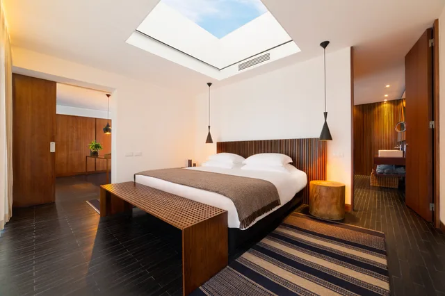 Sky View Premium Suite with Fireplace، L And Vineyards 2/3