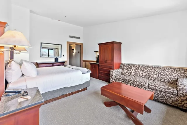 Lodge, King Bed, Valley View، Sun Mountain Lodge 1/3