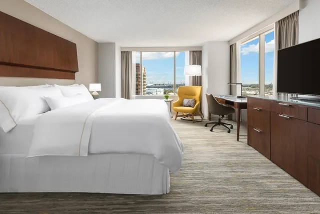 غرفة بسرير كينج، Westin Long Beach 8/20