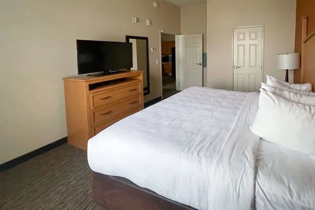 Suite, King Bed, Sofa, MainStay Suites Sidney - Medical Center 4/5