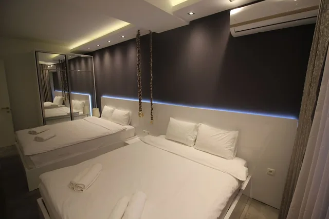 جناح سوبيريور بسريرين كوين بشرفة بـ4 غرف نوم مع أريكة، Super Luxury Apartments 1/7