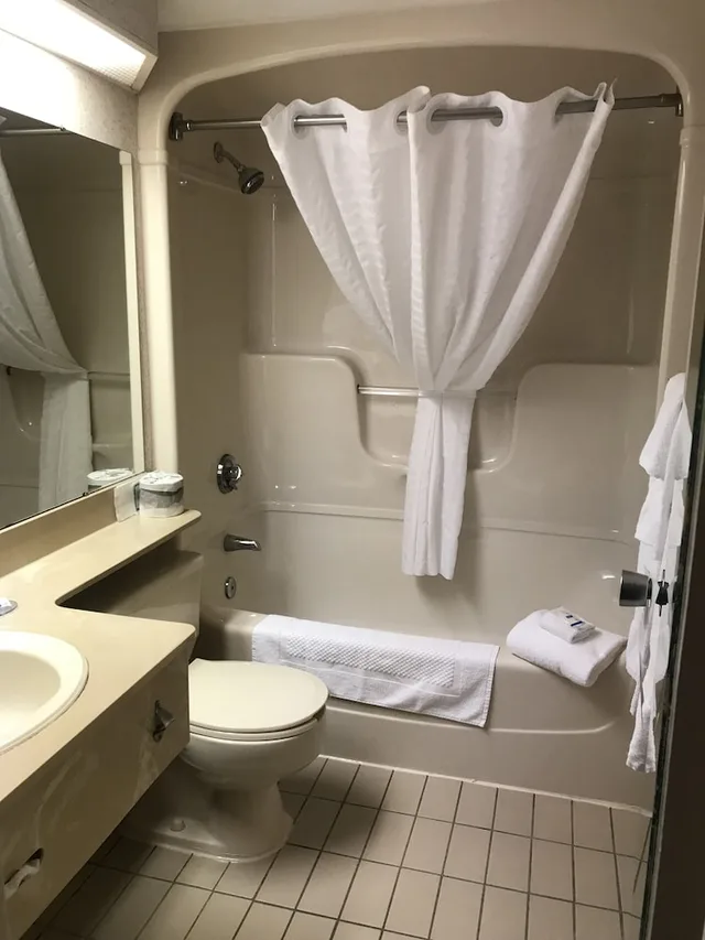 غرفة قياسية بسرير كينج، Rodeway Inn Saint John Fairville 7/7