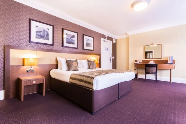 غرفة ثلاثية بسرير مزدوج وسرير فردي، Royal Station Hotel 1/7