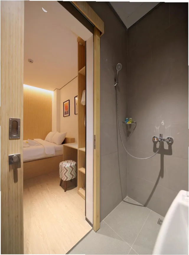 Deluxe, Queen Bed, Cool Living Jakarta 3/3