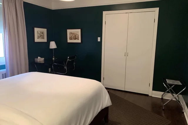 Deluxe, Queen Bed, Gite Du Survenant 2/3
