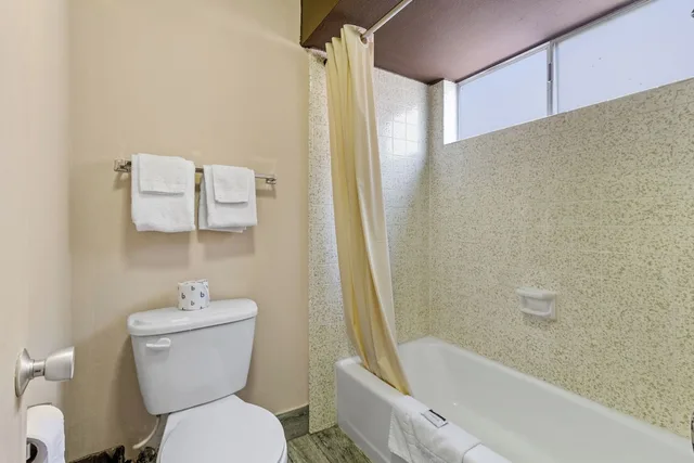 غرفة اقتصادية ثلاثية بسريرين مزدوجين، ECONOMY INN BARSTOW 7/9