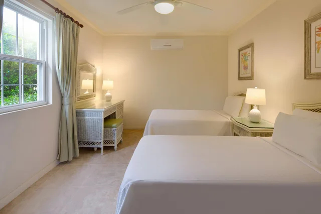 جناح كلاسيكي بسريرين منفصلين وسريرين كينج بـ3 غرف نوم، Beach View Hotel 4/5