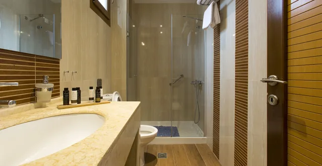 غرفة سوبيريور بسرير كينج بإطلالة على الحديقة مع أريكة، Olympion Sunset 4/5