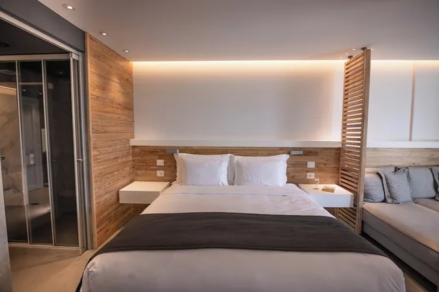 جناح جونيور تنفيذي بسرير مزدوج بإطلالة على البحر بشرفة بمسبح خاص، Movenpick Resort Agios Nikolaos Sivota 1/5
