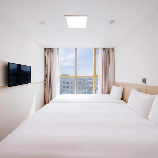 غرفة عائلية بسريرين منفصلين بإطلالة على المدينة، Hotel Kenny Seogwipo 5/9
