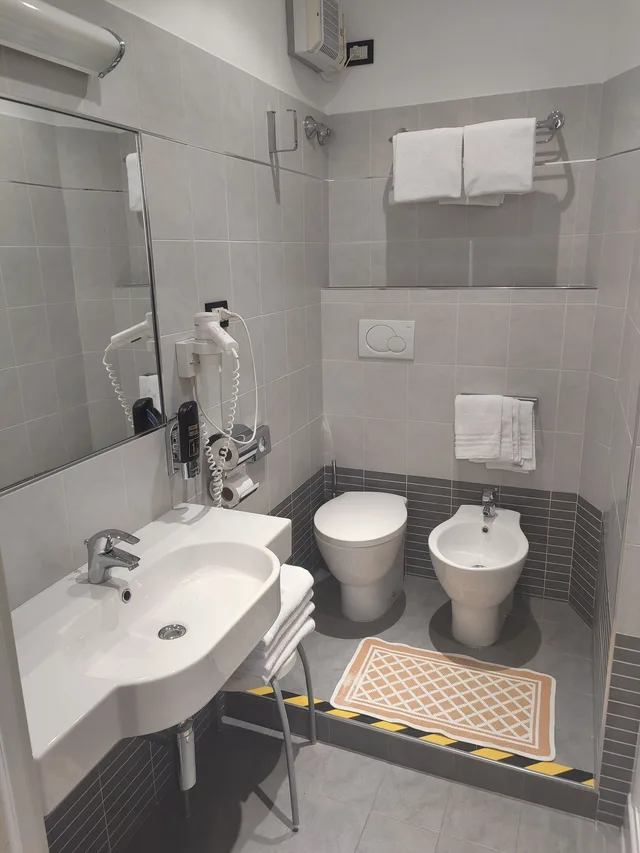 غرفة كلاسيكية رباعية بأربعة أسرّة، Roma Hotel 4/4