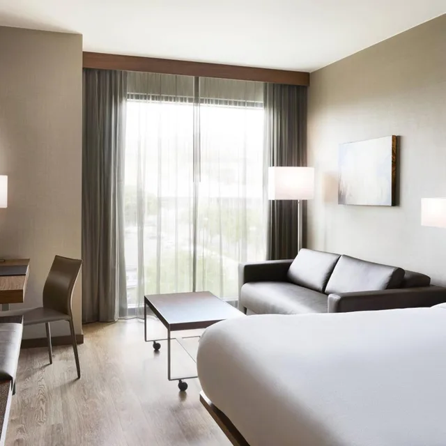 غرفة بسرير كينج بإطلالة على المدينة مع أريكة لذوي الإعاقة، Ac Hotel Salt Lake City Downtown 2/4