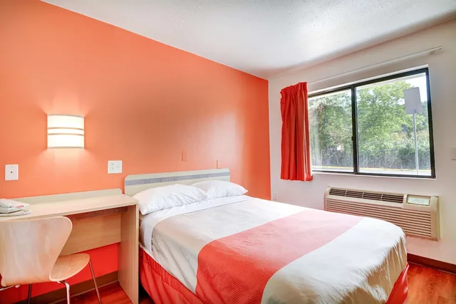 غرفة قياسية بسرير مزدوج لذوي الإعاقة، Motel6 Southington, CT - Hartford 3/10