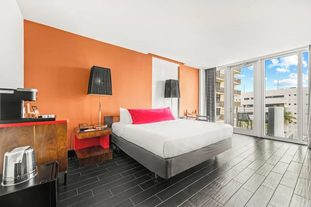 Suite, King Bed, Fairwind Hotel Miami Beach 2/5