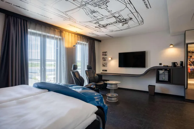 Theme، V8 Hotel Koln @ Motorworld 2/10