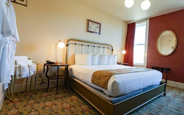 جناح ديلوكس بسرير كينج مع أريكة، Belvada Hotel 2/3