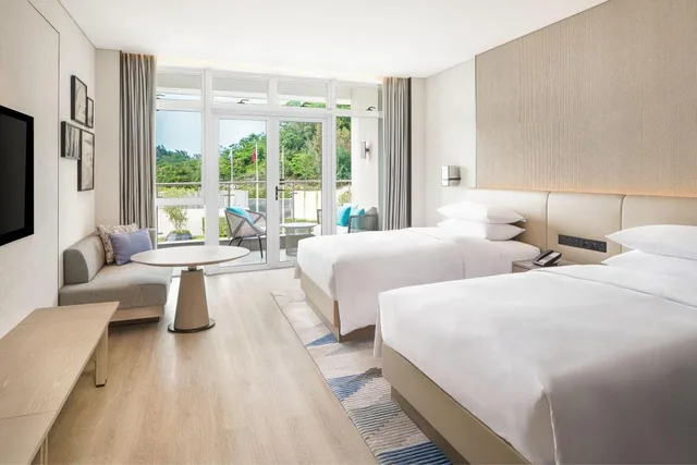 غرفة واسعة بسريرين مزدوجين بشرفة، Sheraton Beihai Resort 1/3