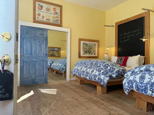 Room, Double Bed, Private Bathroom, Metro Hotel and Cafe 2/6